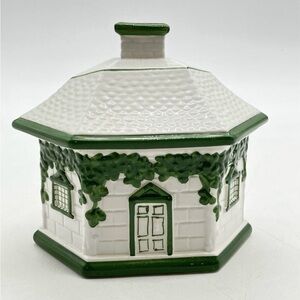 Tiffany & Co. Elegant White Ceramic Piece